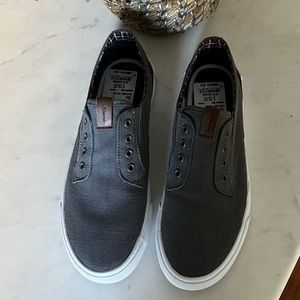 Ben Sherman men’s size 7 gray slip‎ ons